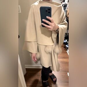 Never worn cashmere and wool cape in beige with fox fur